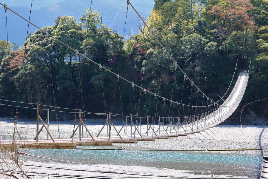 塩郷の吊橋の写真